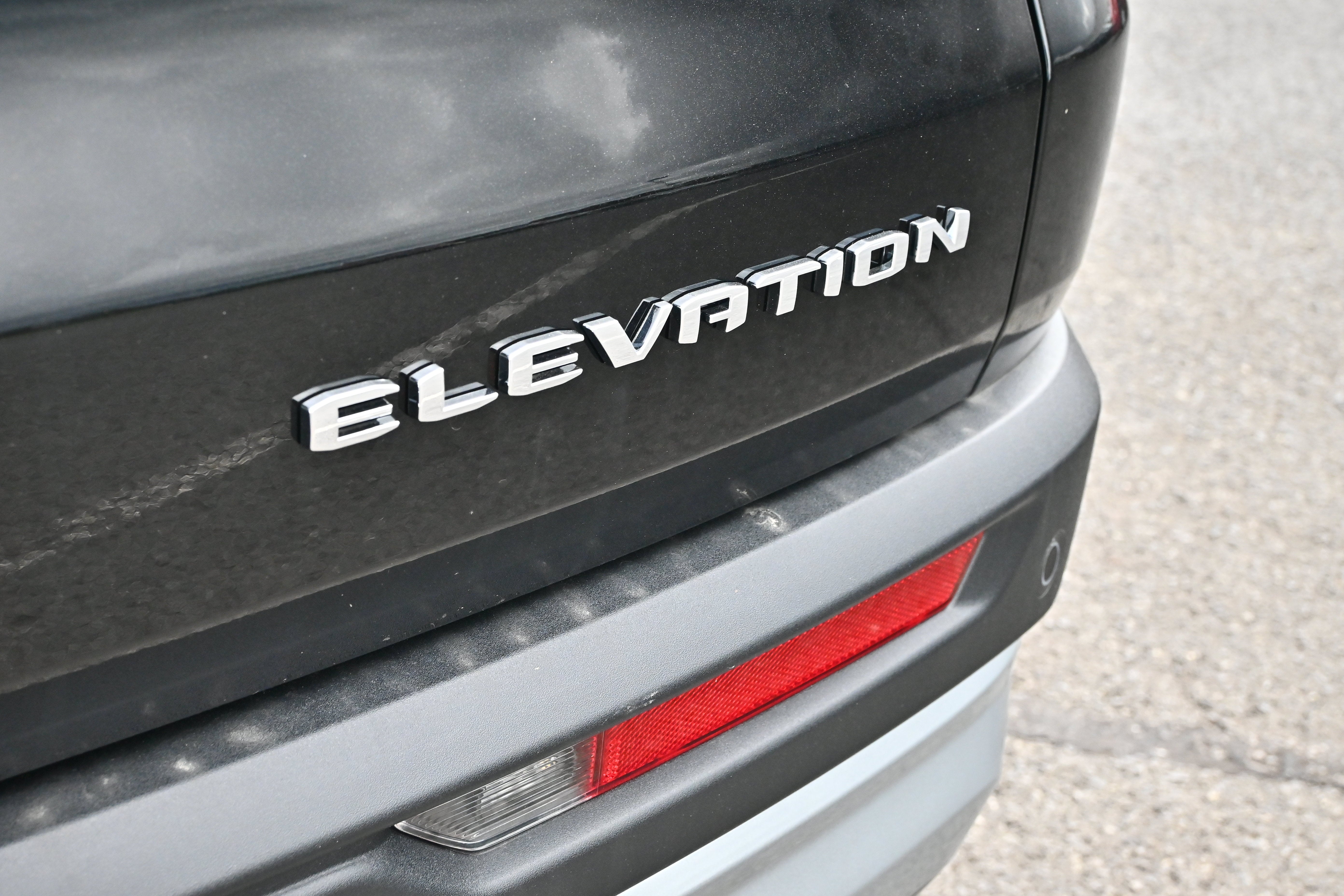 2027 GMC Acadia Elevation