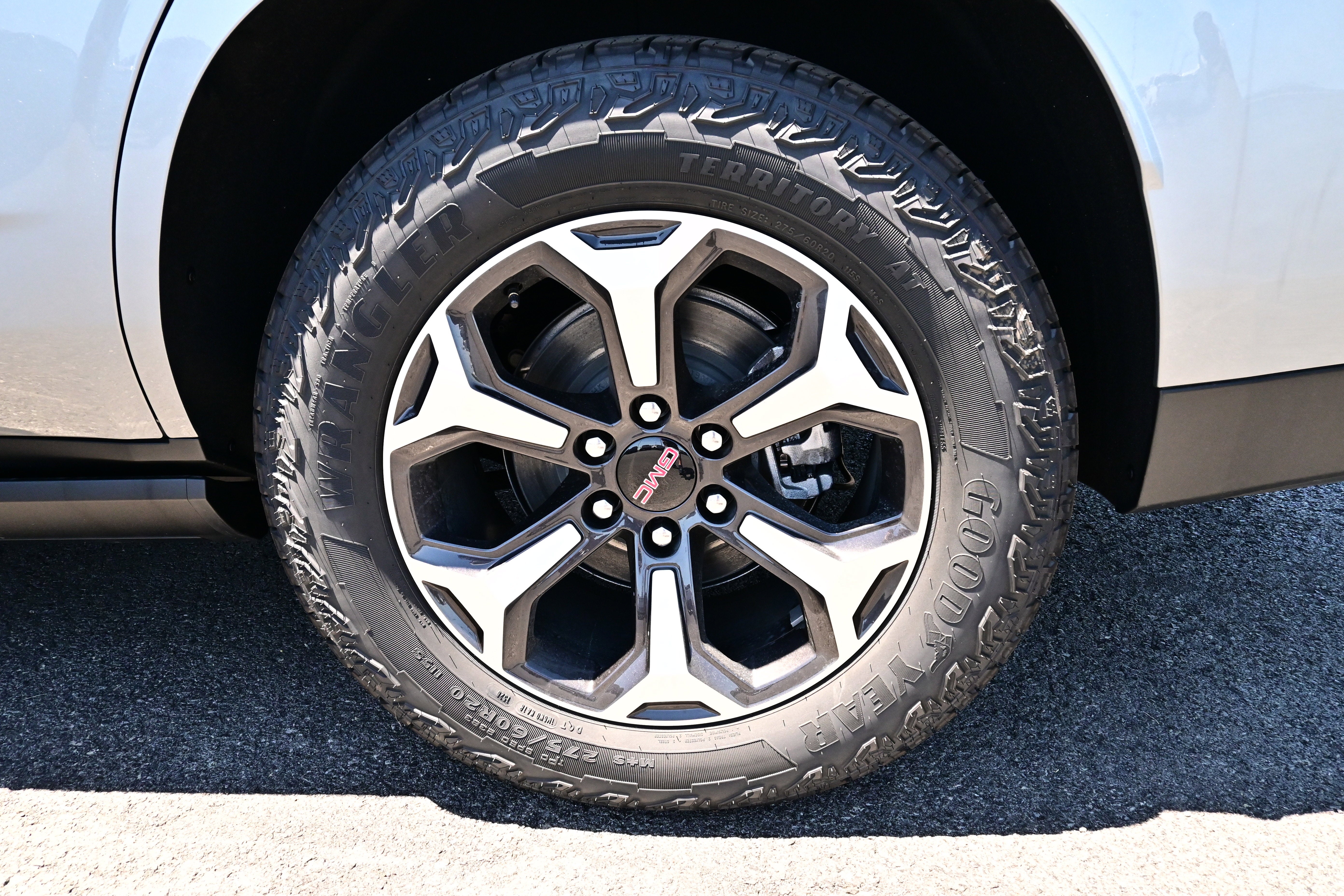 2026 GMC Yukon AT4 Ultimate - Photo 10