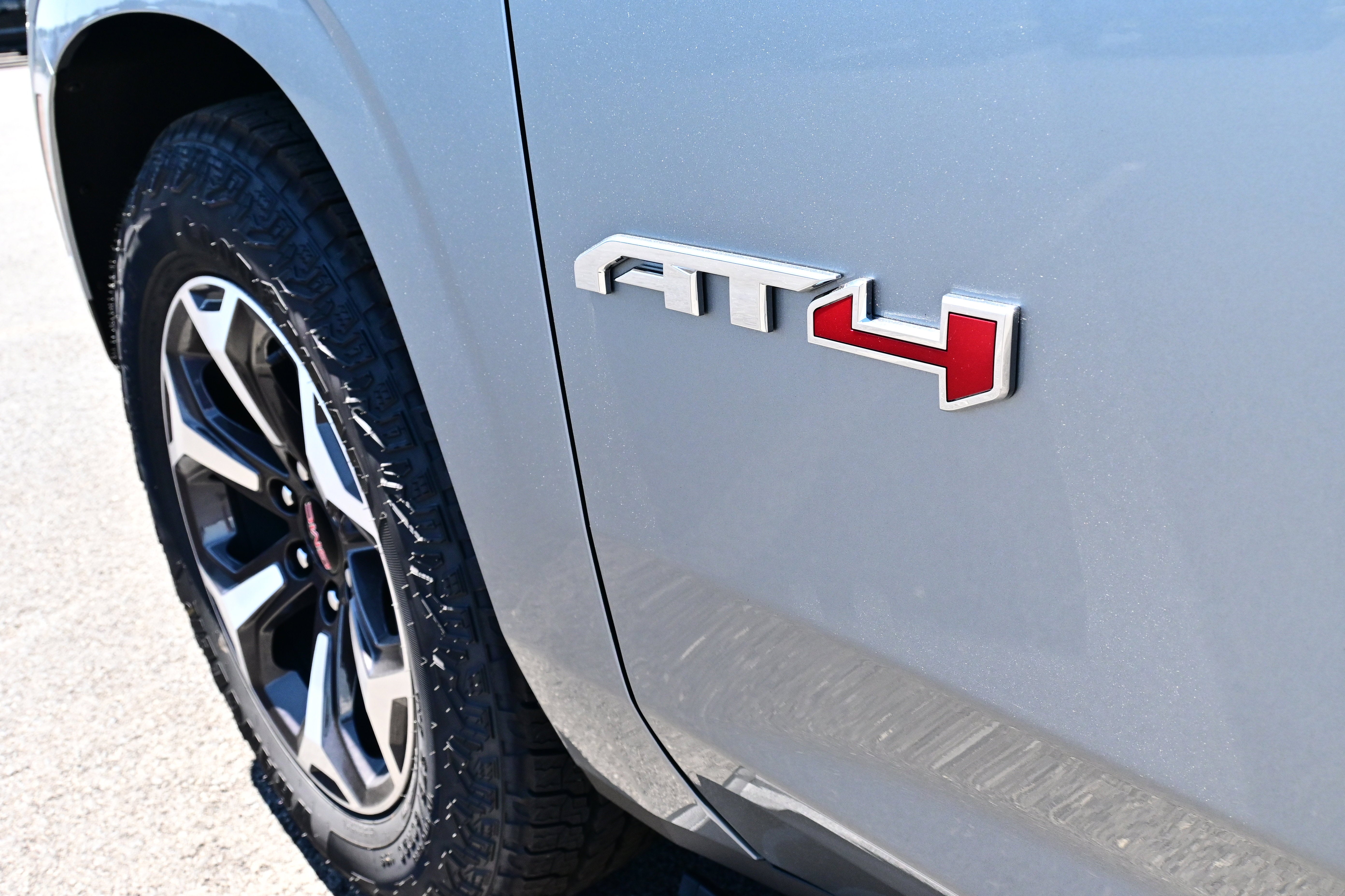 2026 GMC Yukon AT4 Ultimate - Photo 12