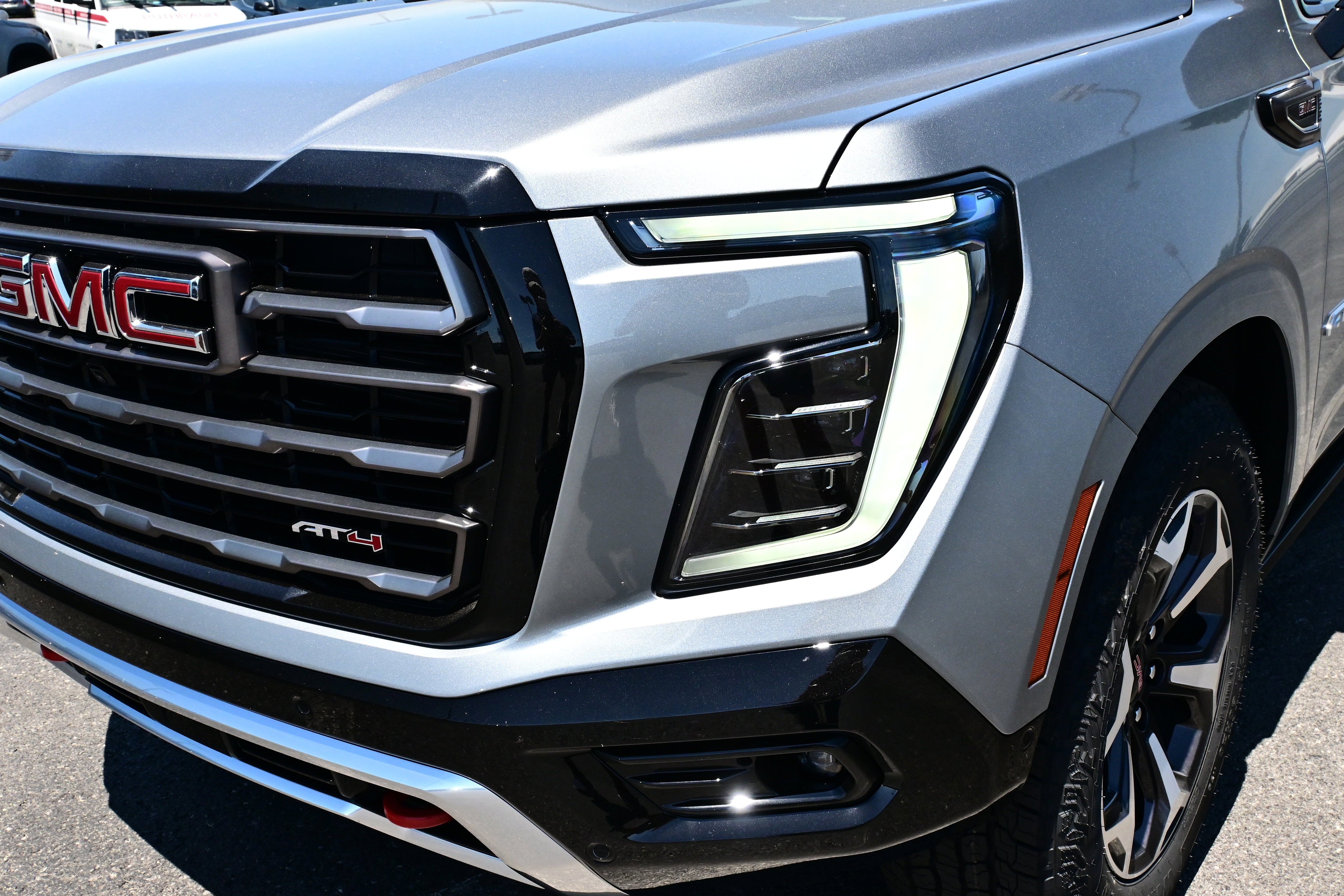 2026 GMC Yukon AT4 Ultimate - Photo 13