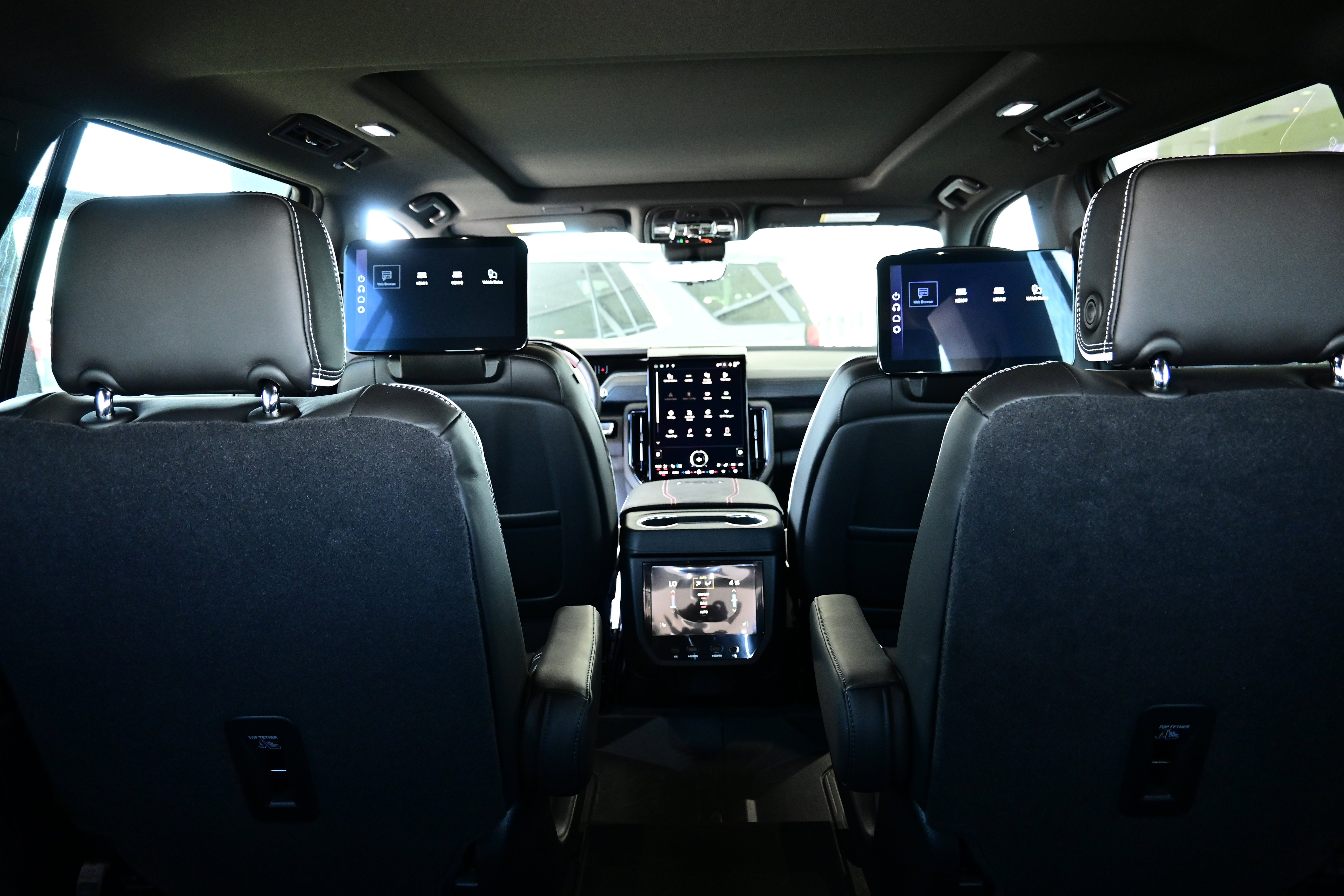 2026 GMC Yukon AT4 Ultimate - Photo 16