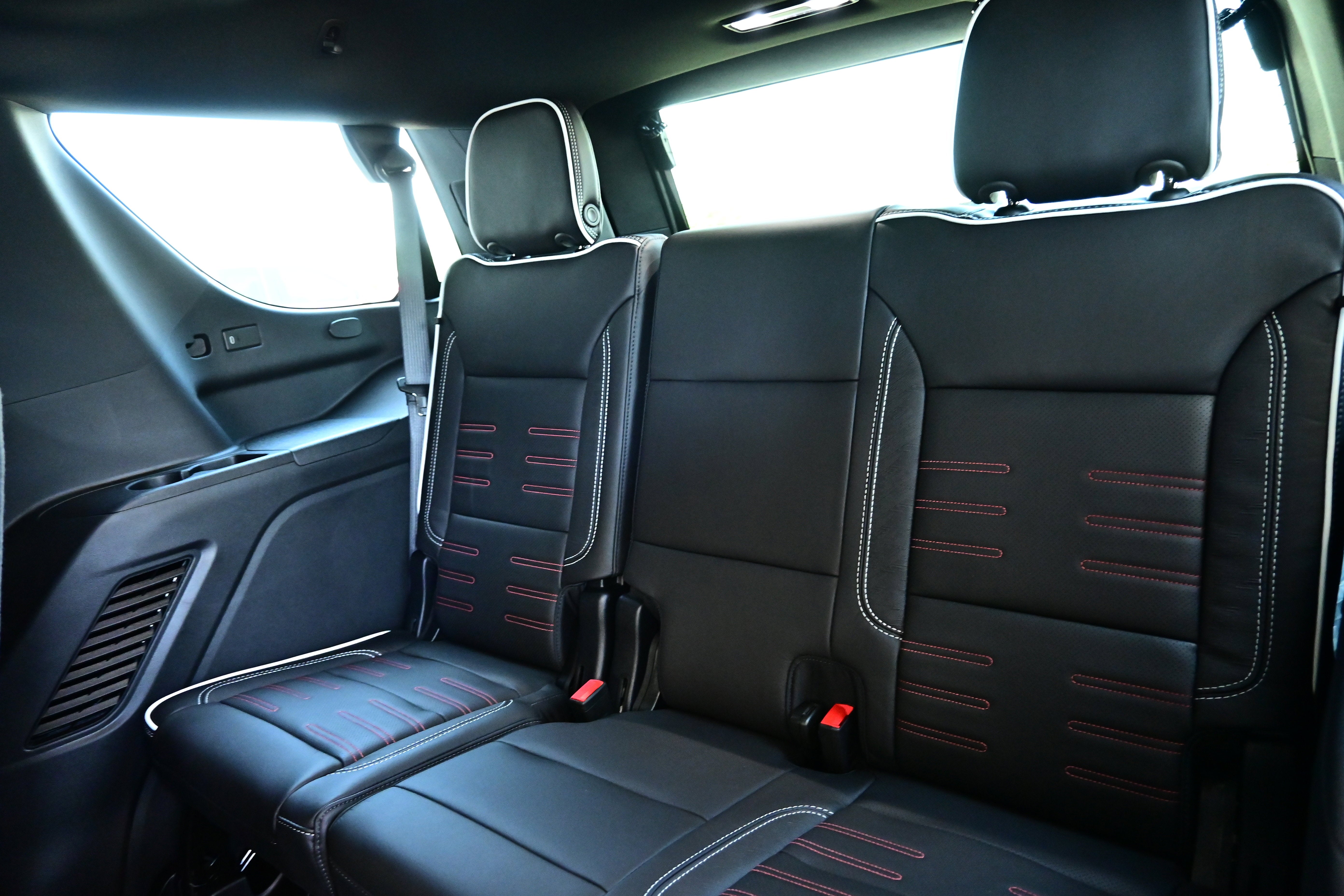 2026 GMC Yukon AT4 Ultimate - Photo 17
