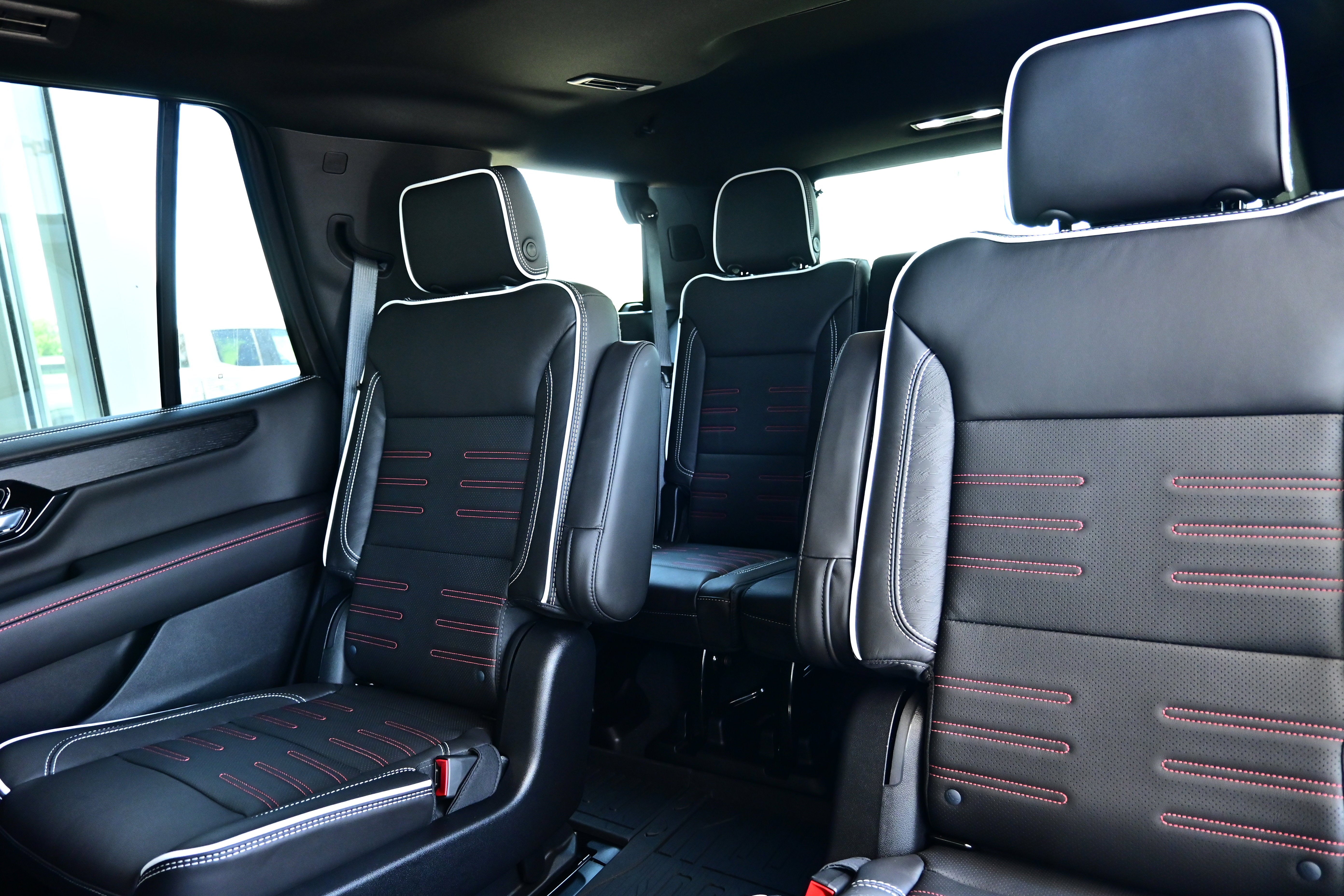 2026 GMC Yukon AT4 Ultimate - Photo 32