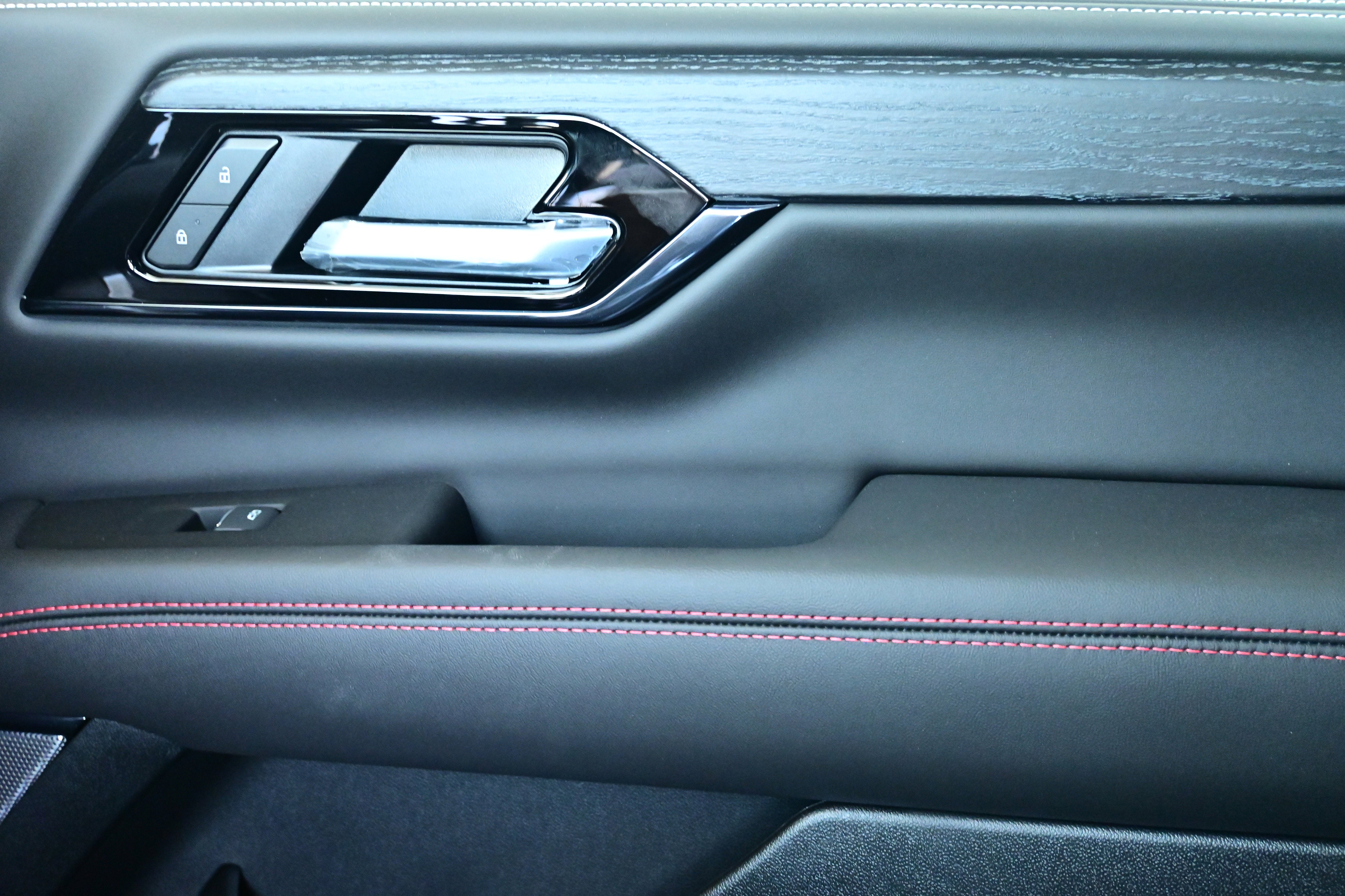 2026 GMC Yukon AT4 Ultimate - Photo 34
