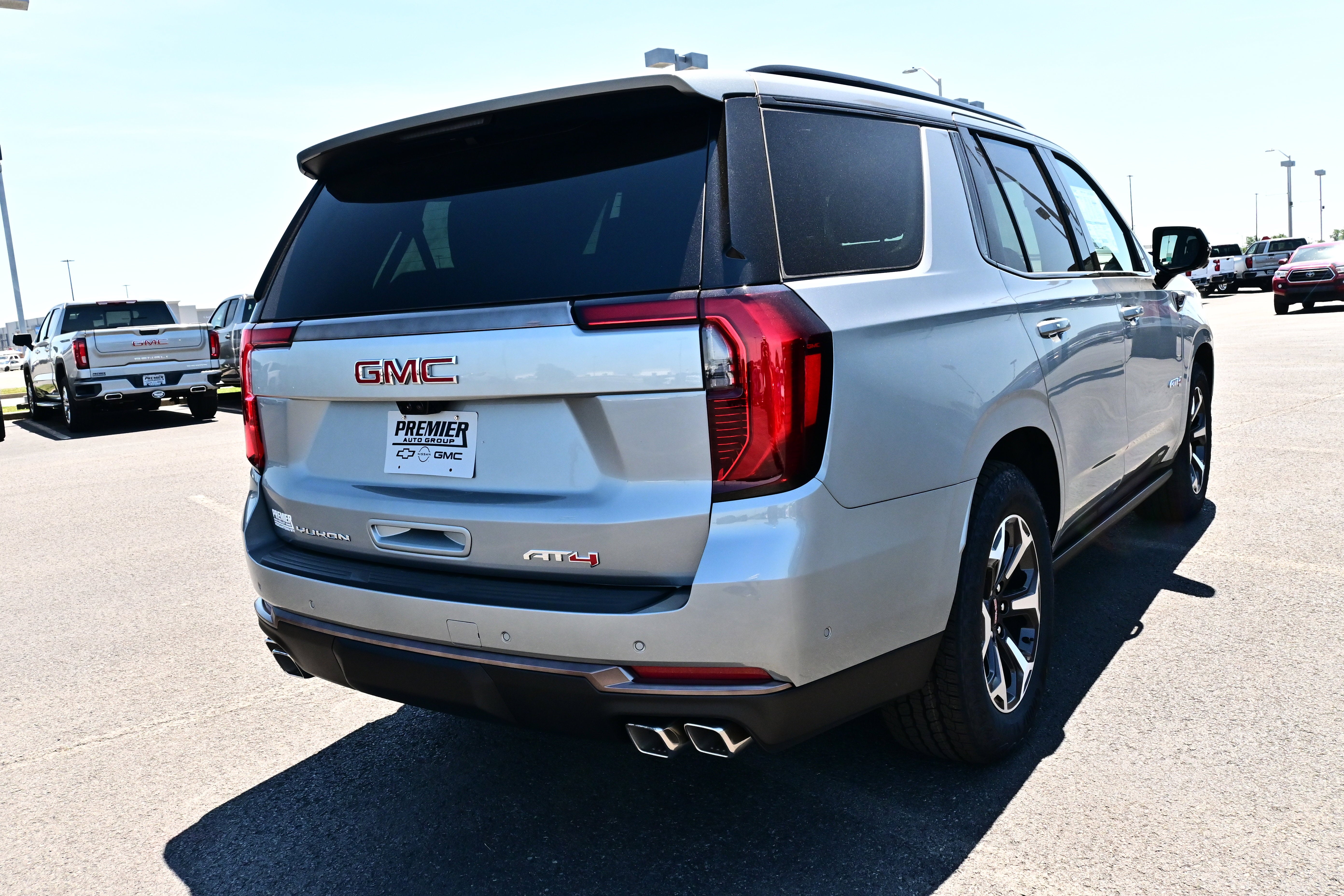2026 GMC Yukon AT4 Ultimate - Photo 8