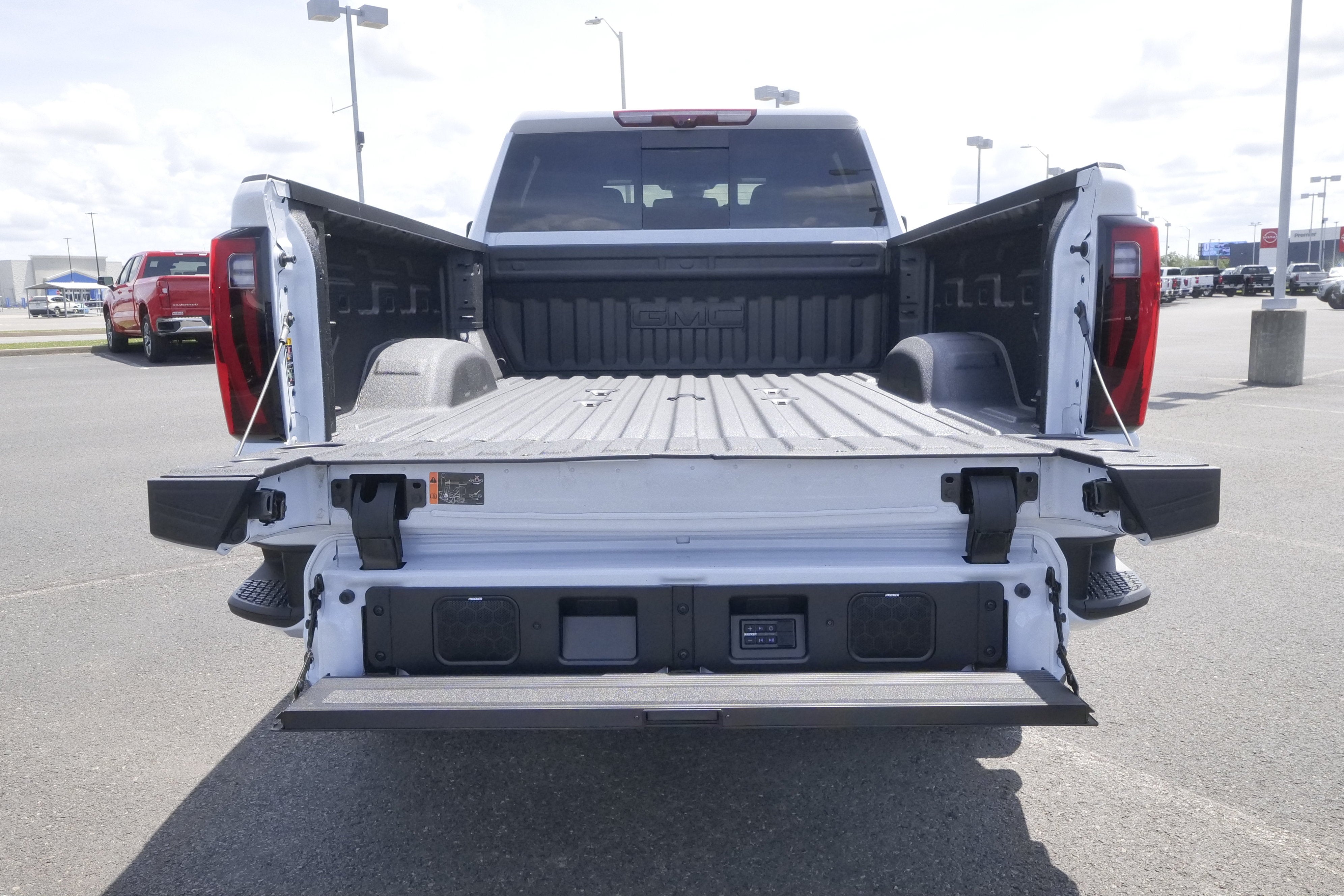 2026 GMC Sierra 3500HD Denali Ultimate - Photo 10