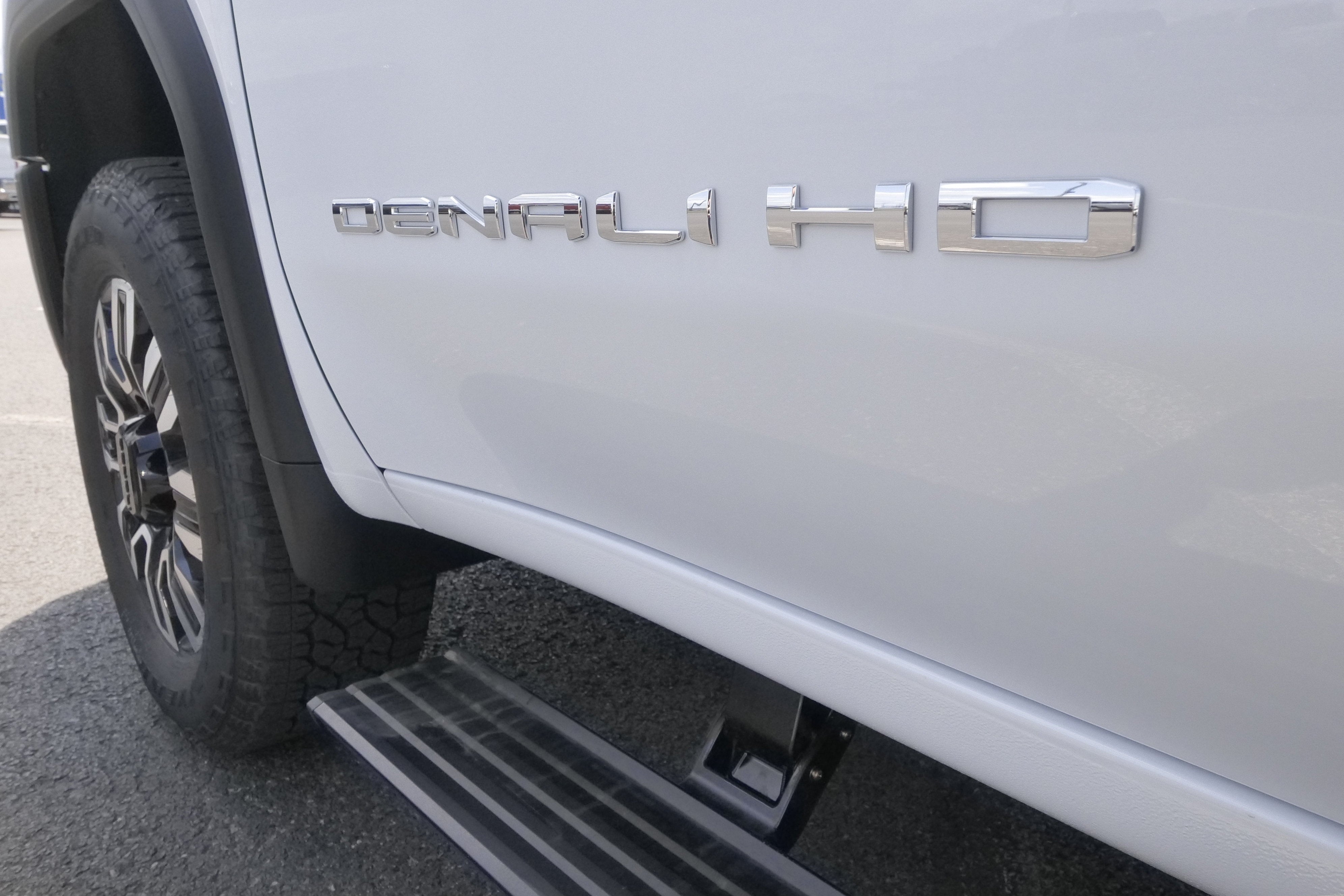 2026 GMC Sierra 3500HD Denali Ultimate - Photo 15