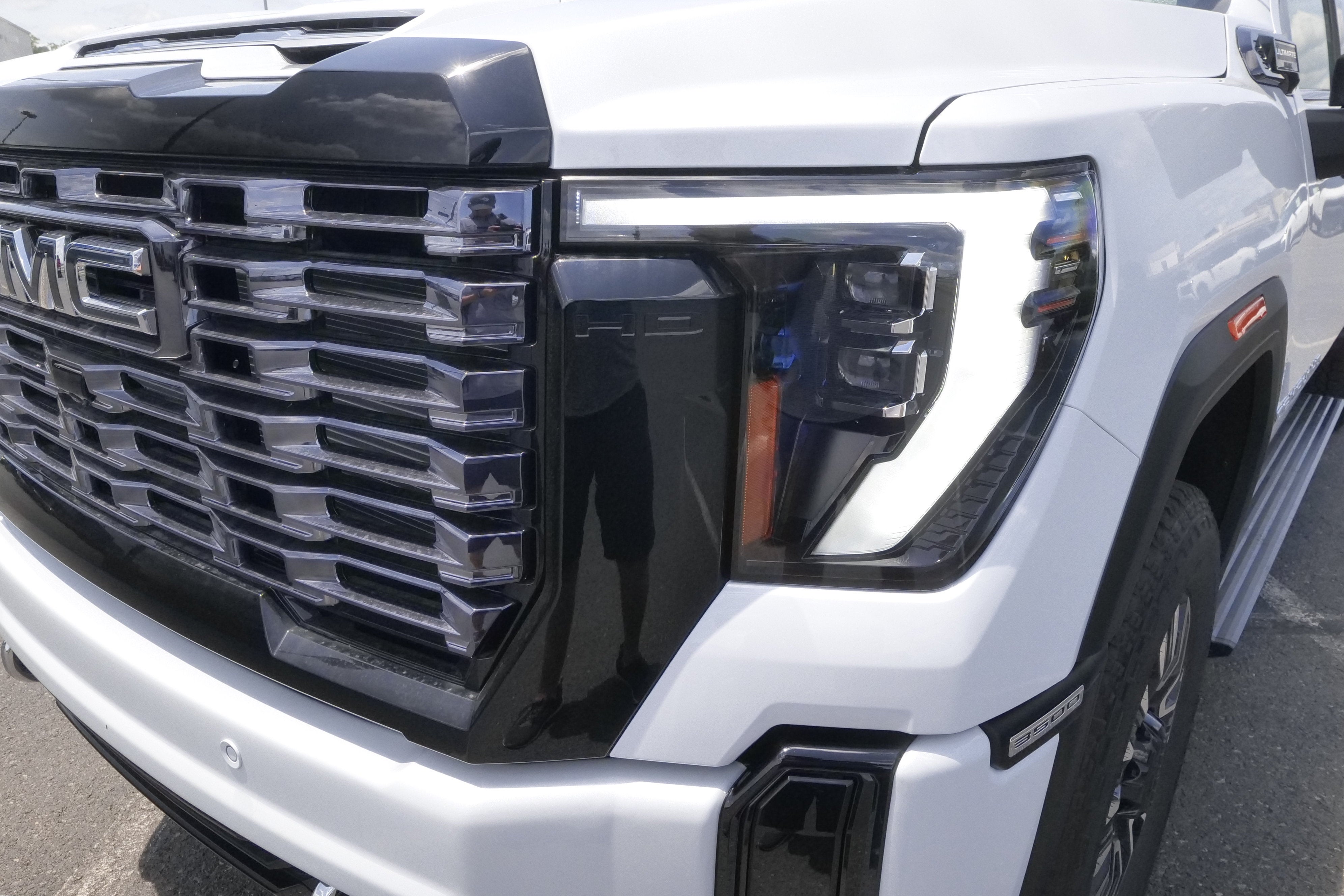 2026 GMC Sierra 3500HD Denali Ultimate - Photo 17