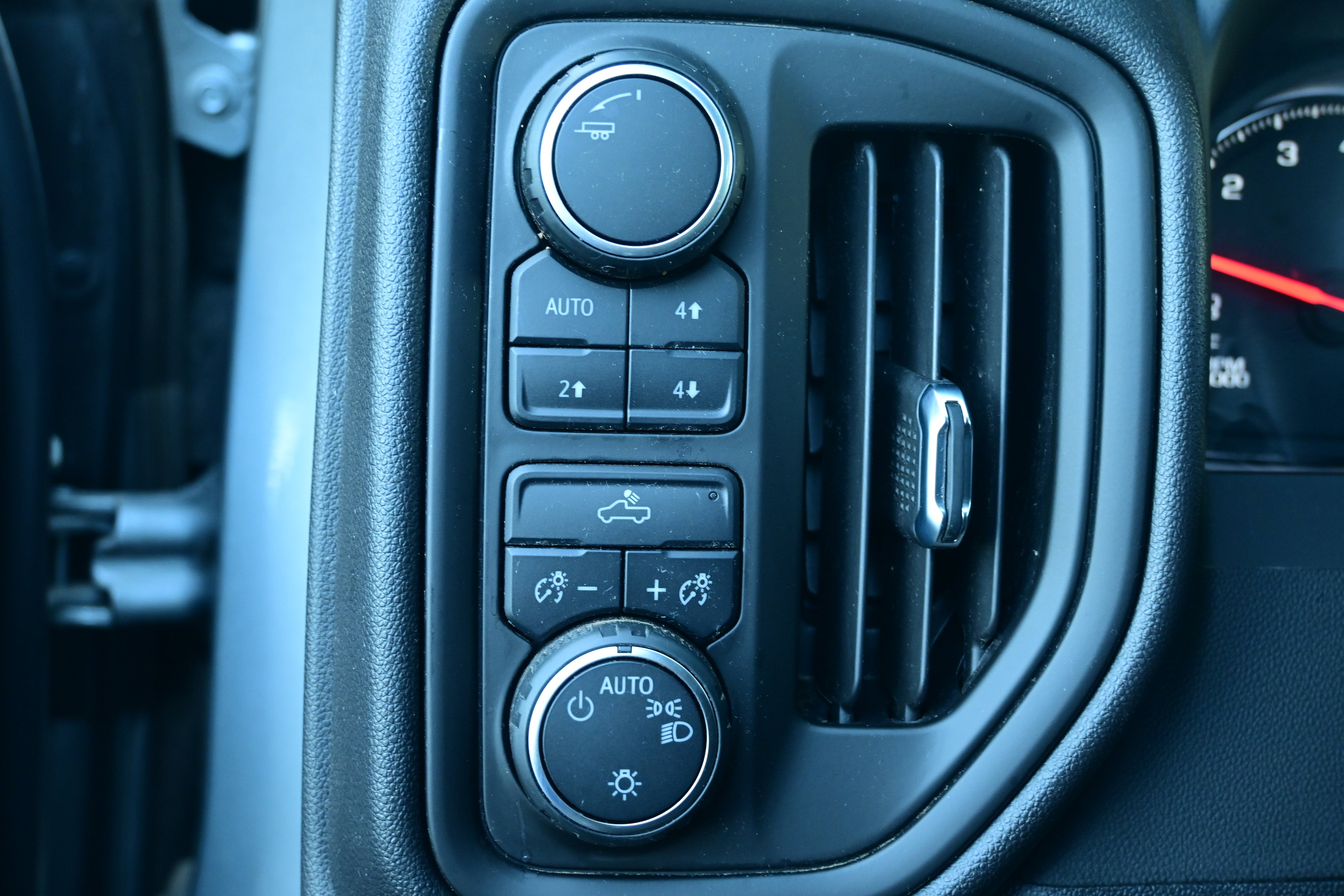 2023 Chevrolet Silverado 1500 Custom Trail Boss