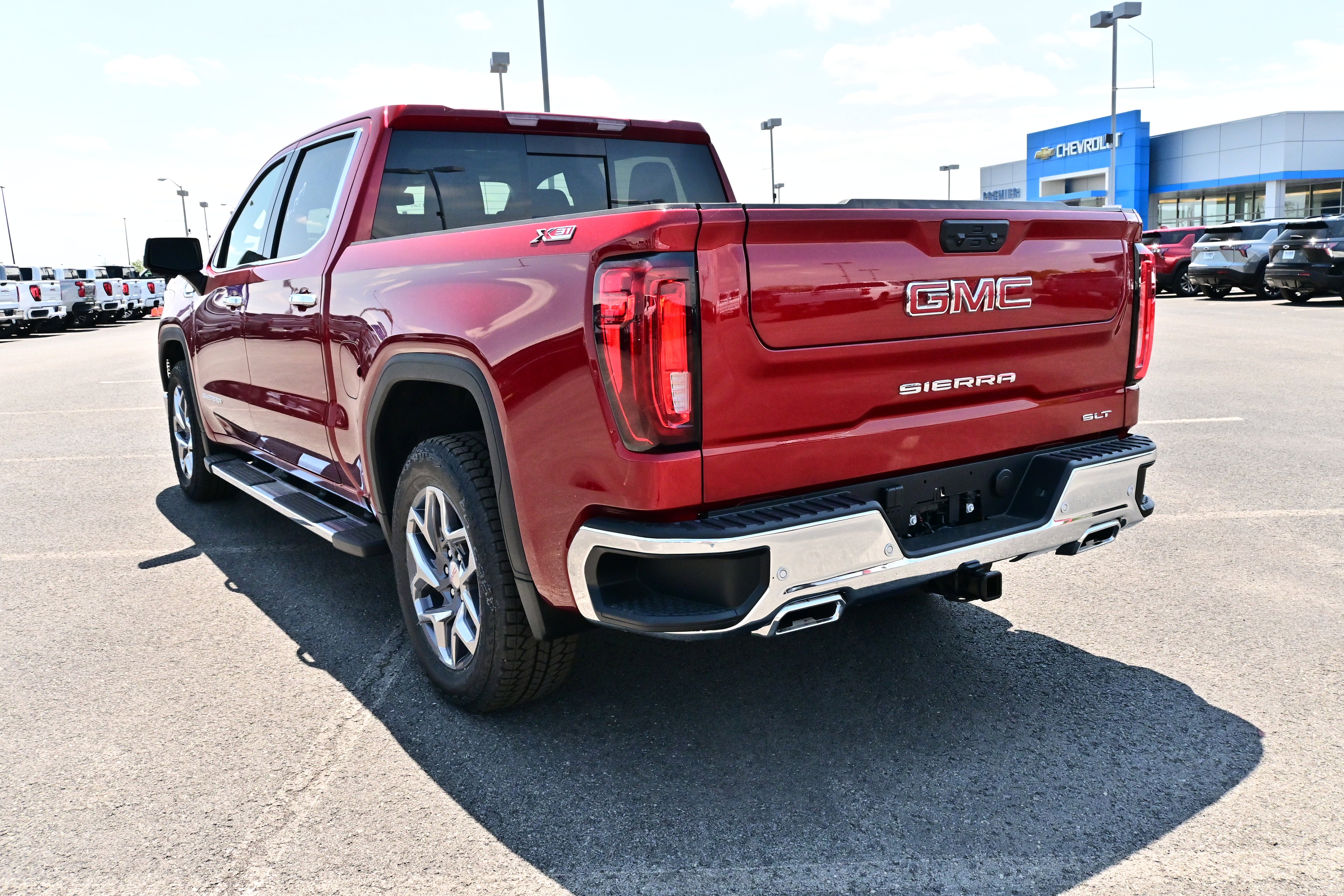 2026 GMC Sierra 1500 SLT - Photo 8