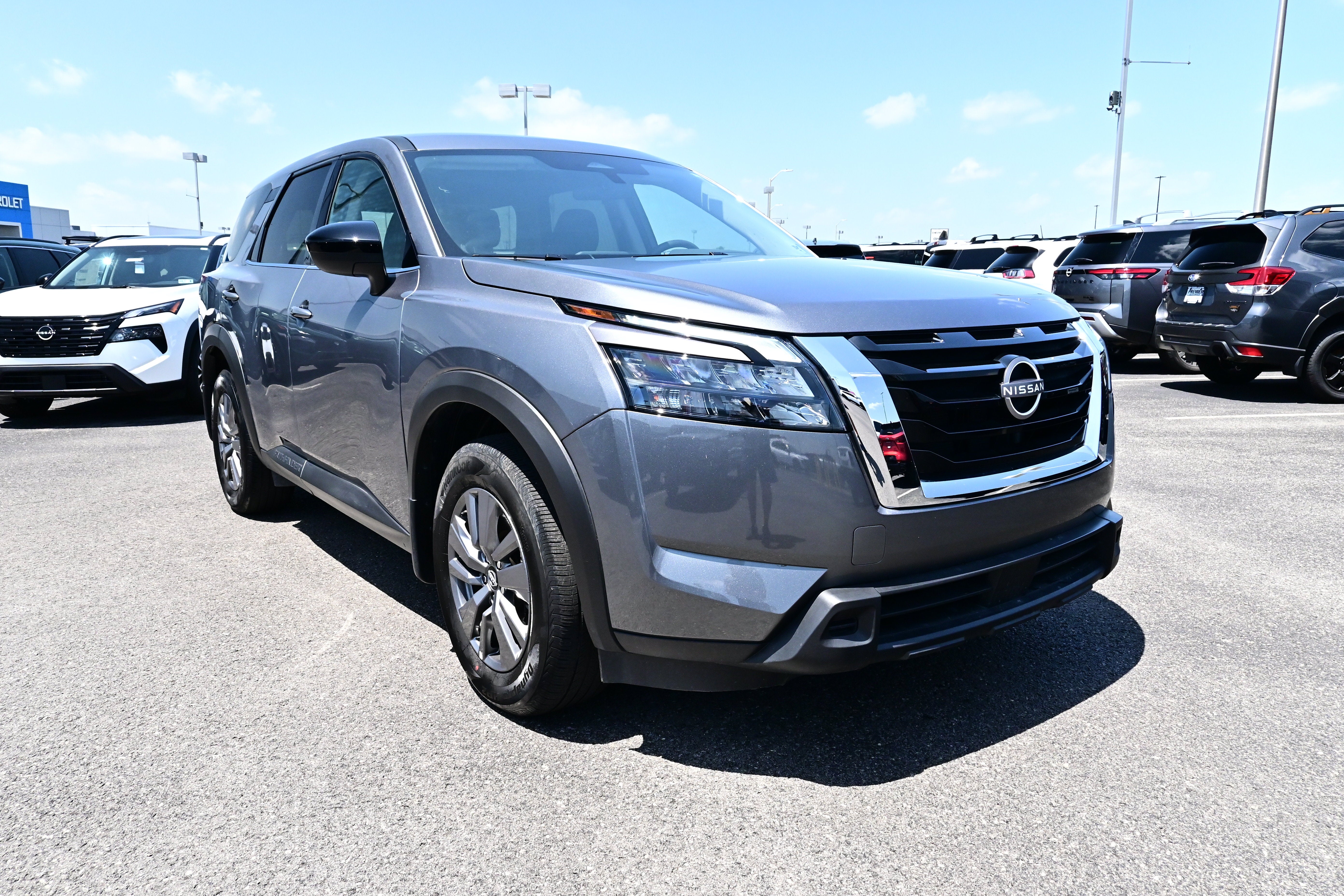2025 Nissan Pathfinder S