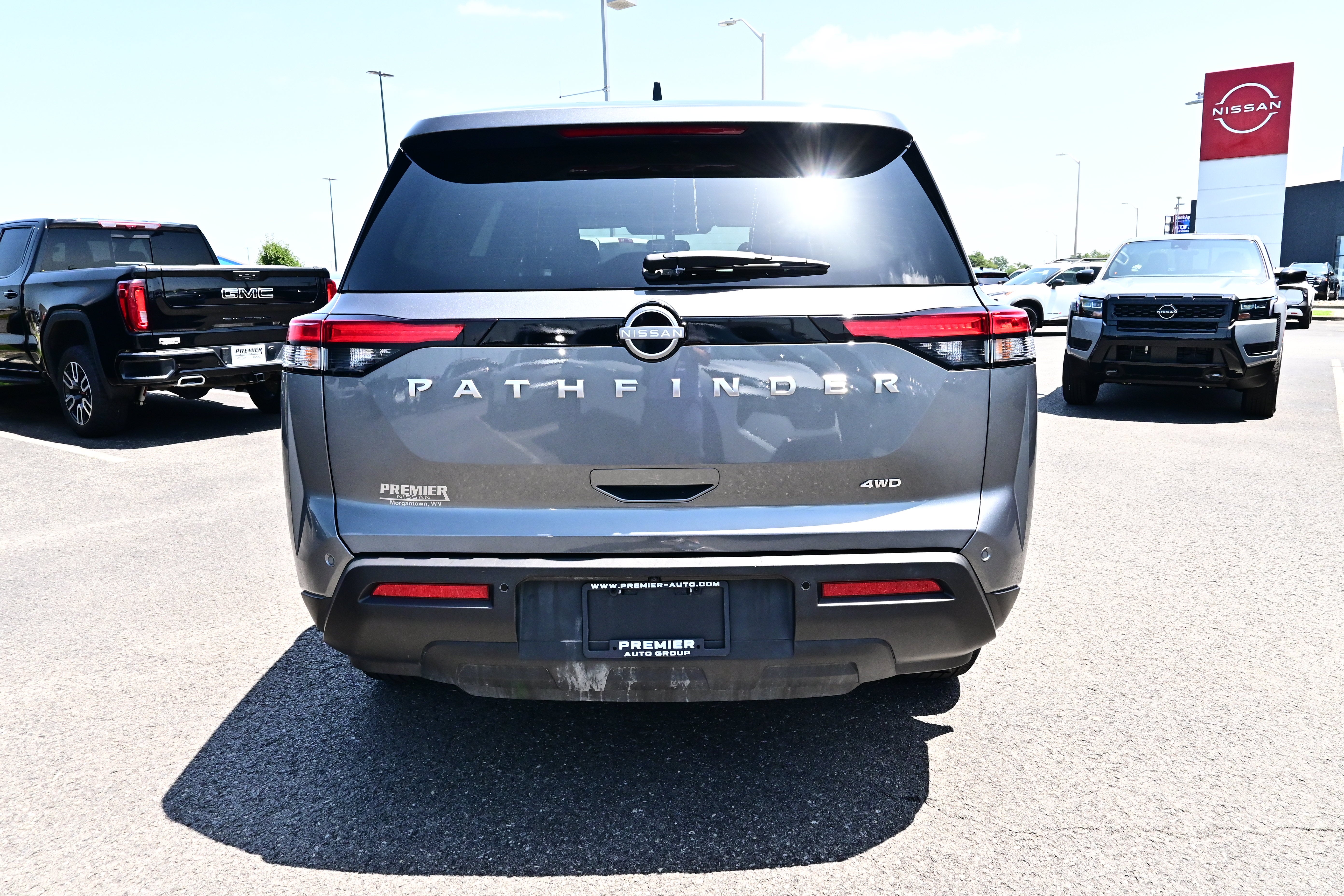2025 Nissan Pathfinder S