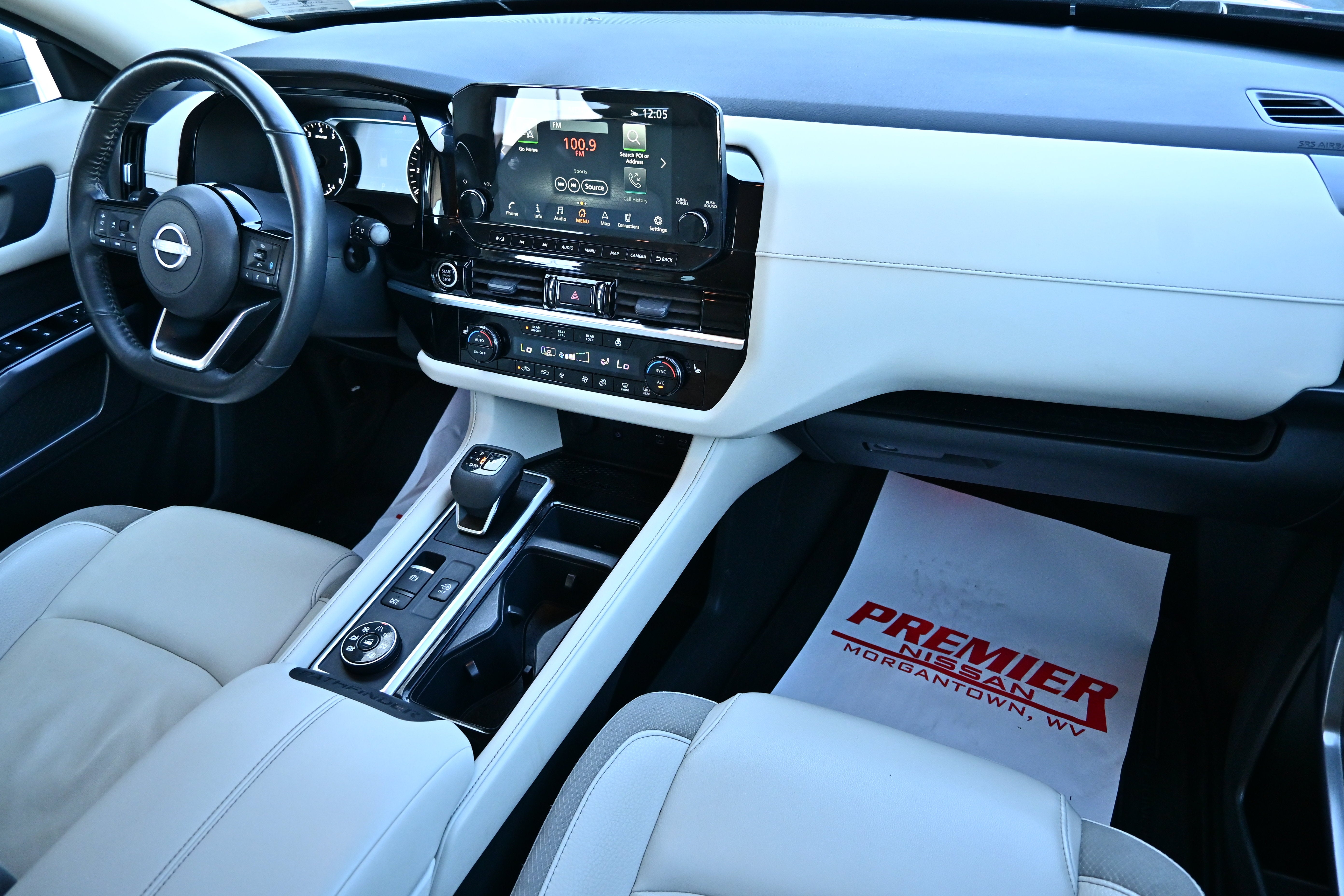 2023 Nissan Pathfinder SL