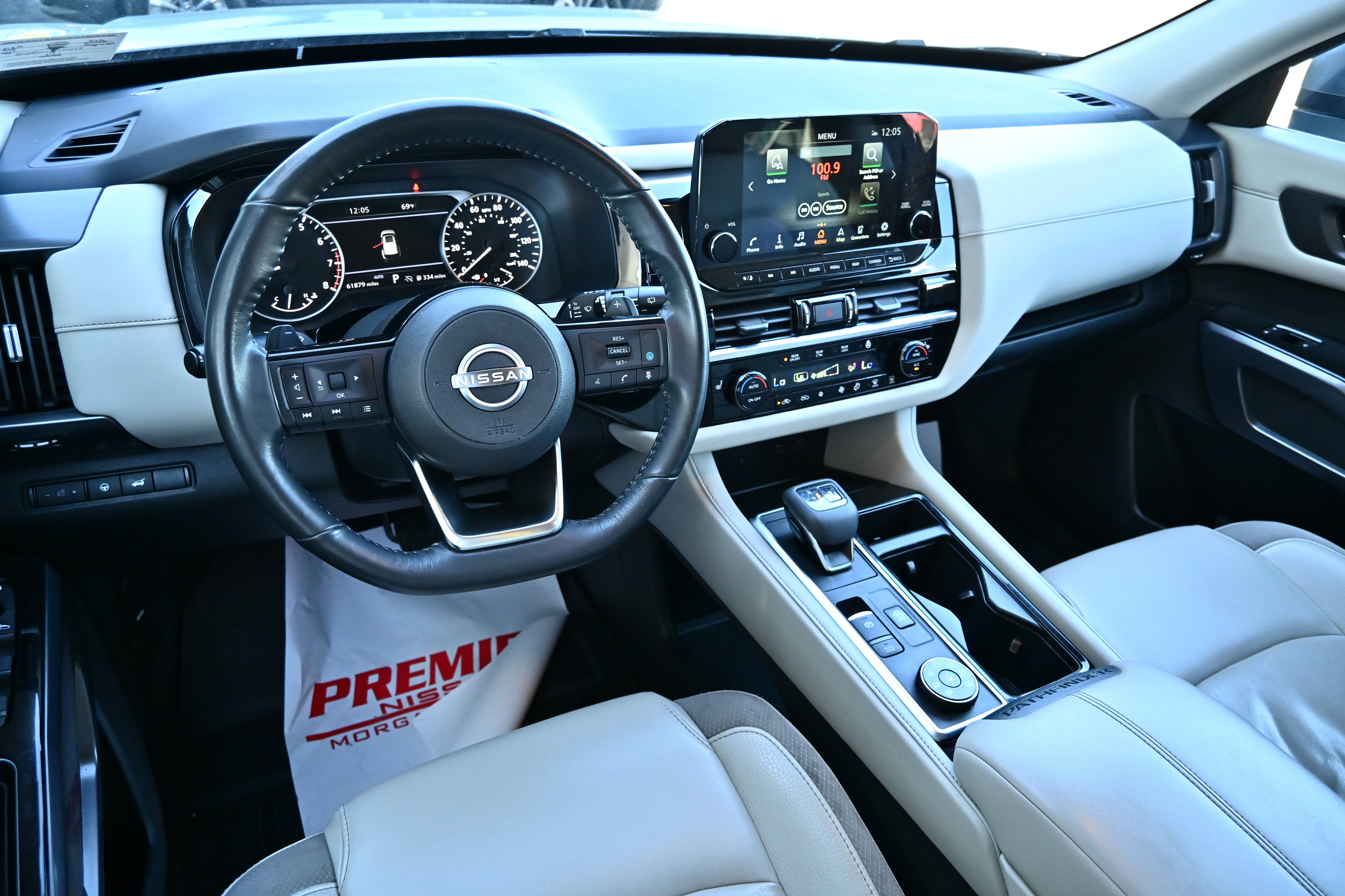 2023 Nissan Pathfinder SL