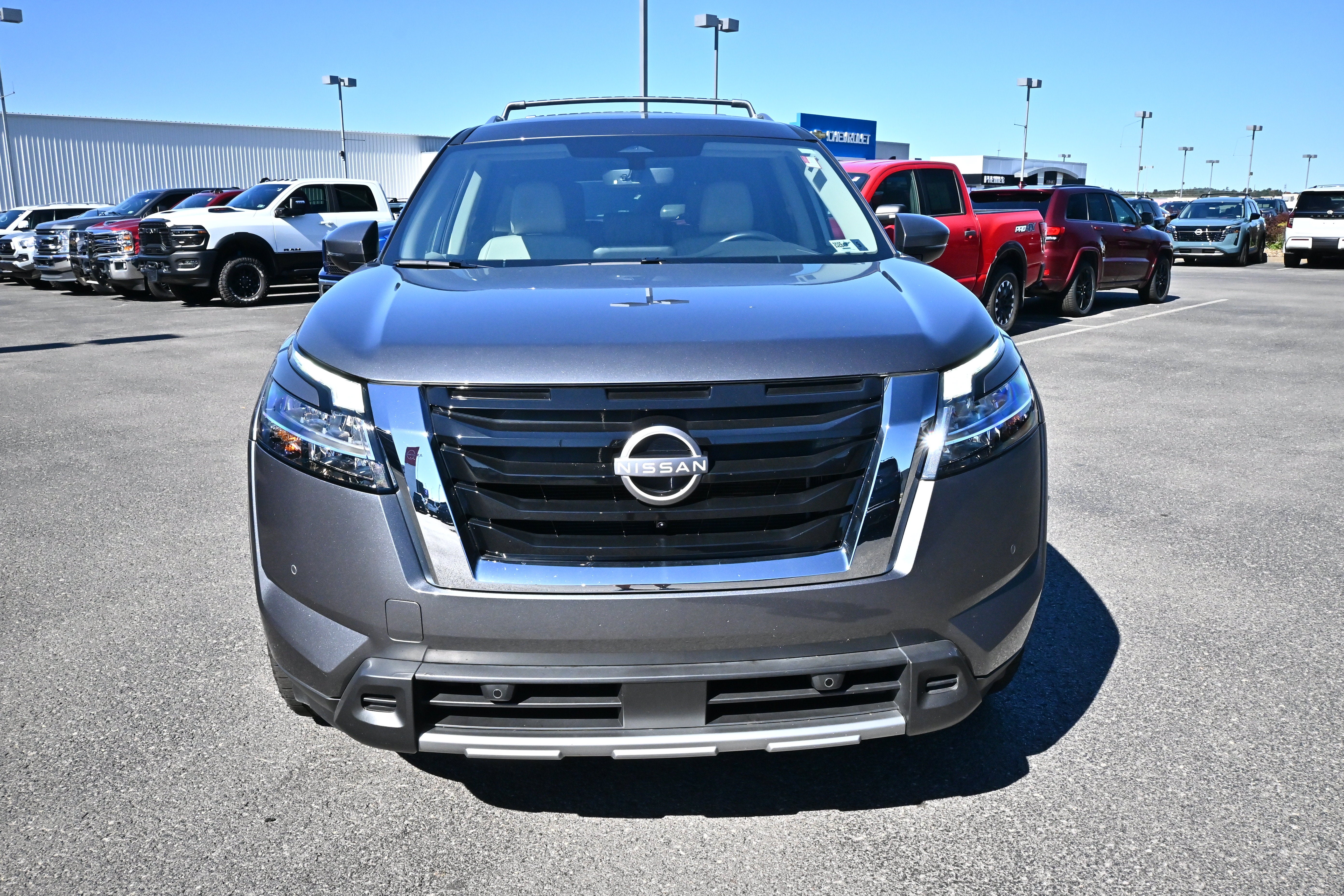 2023 Nissan Pathfinder SL
