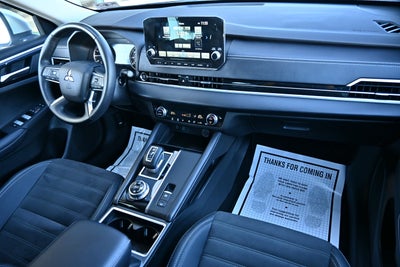 2023 Mitsubishi Outlander SE