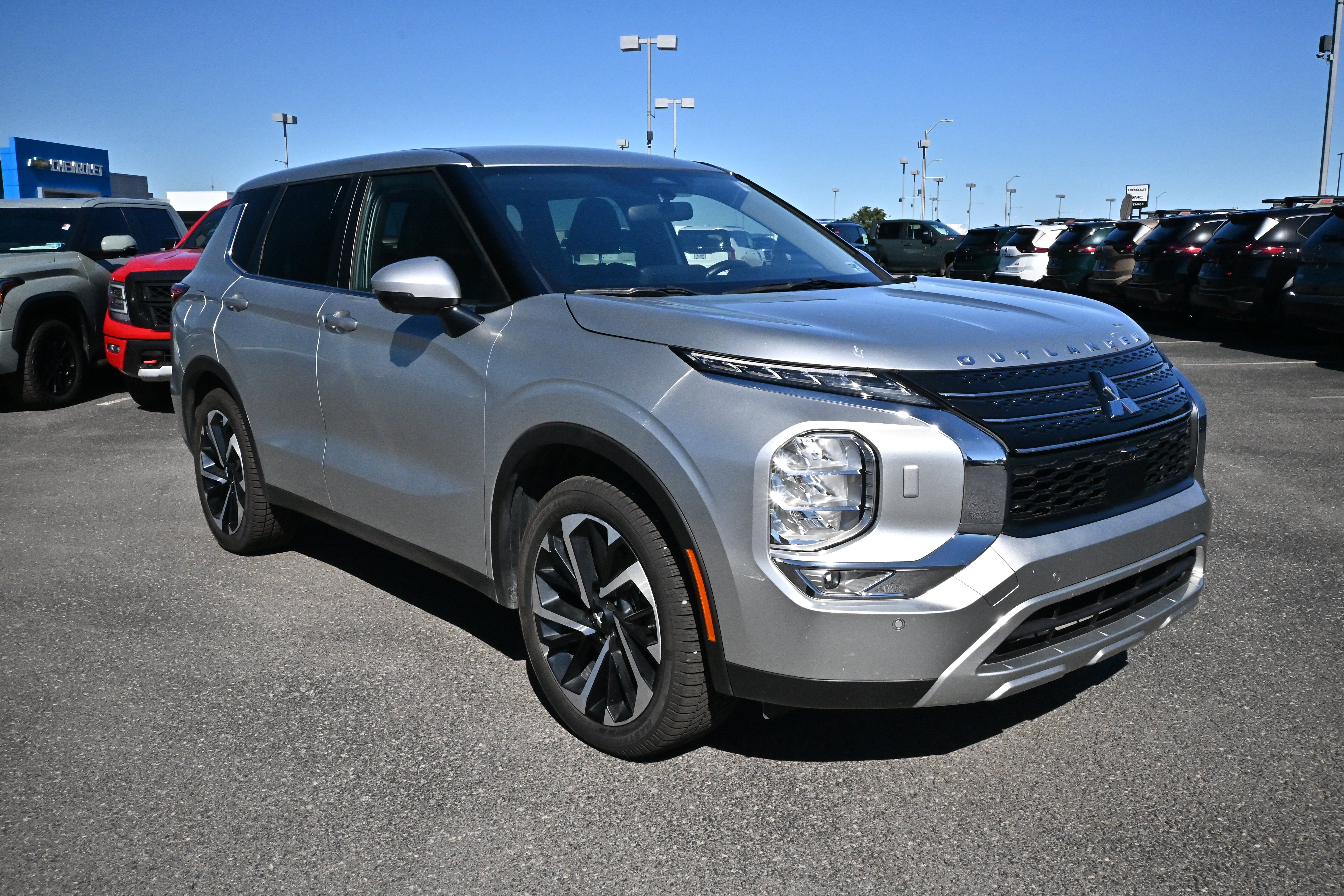2023 Mitsubishi Outlander SE