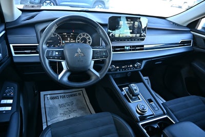 2023 Mitsubishi Outlander SE