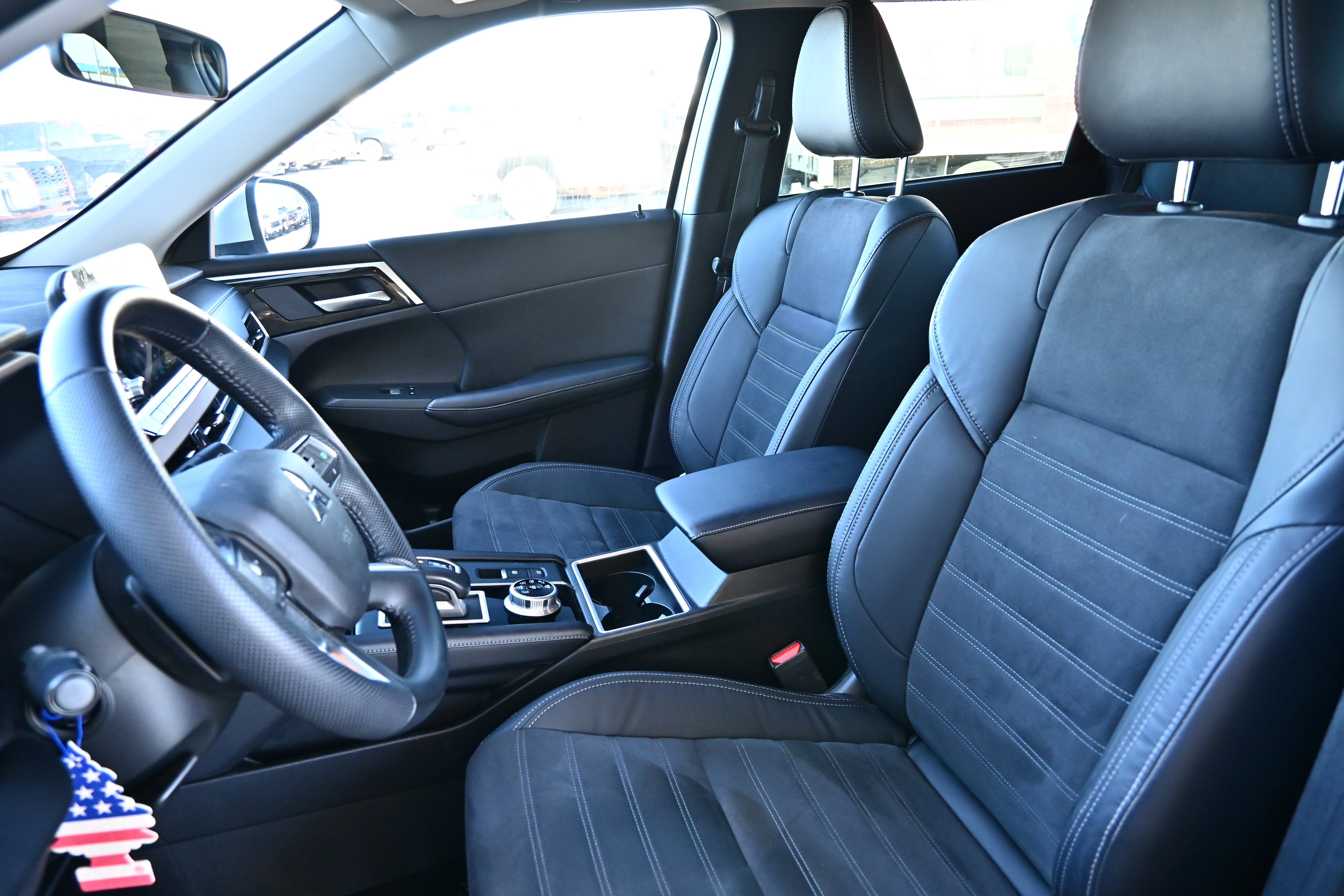 2023 Mitsubishi Outlander SE