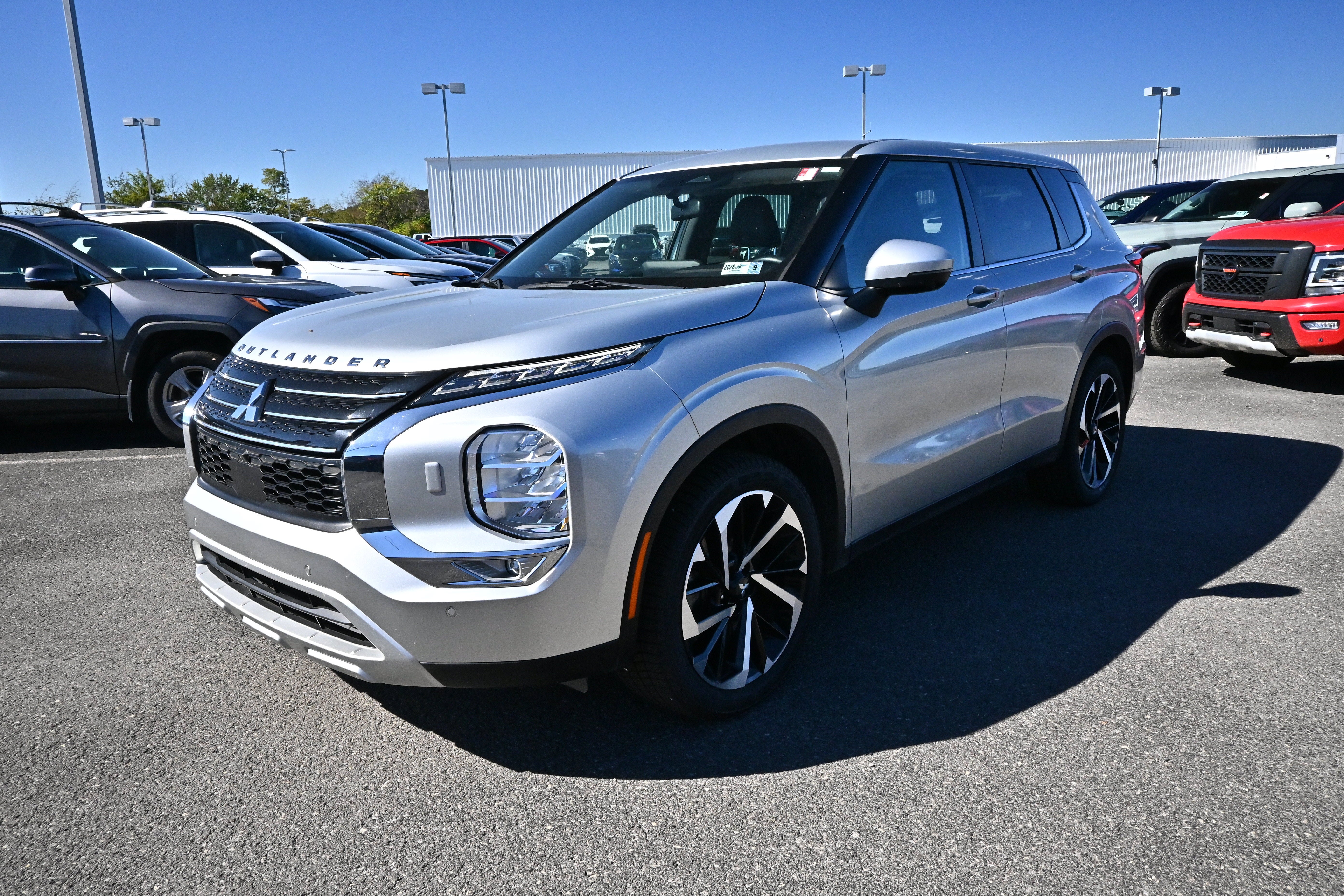 2023 Mitsubishi Outlander SE