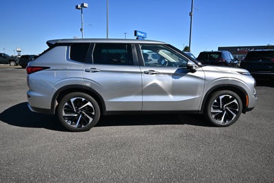 2023 Mitsubishi Outlander SE