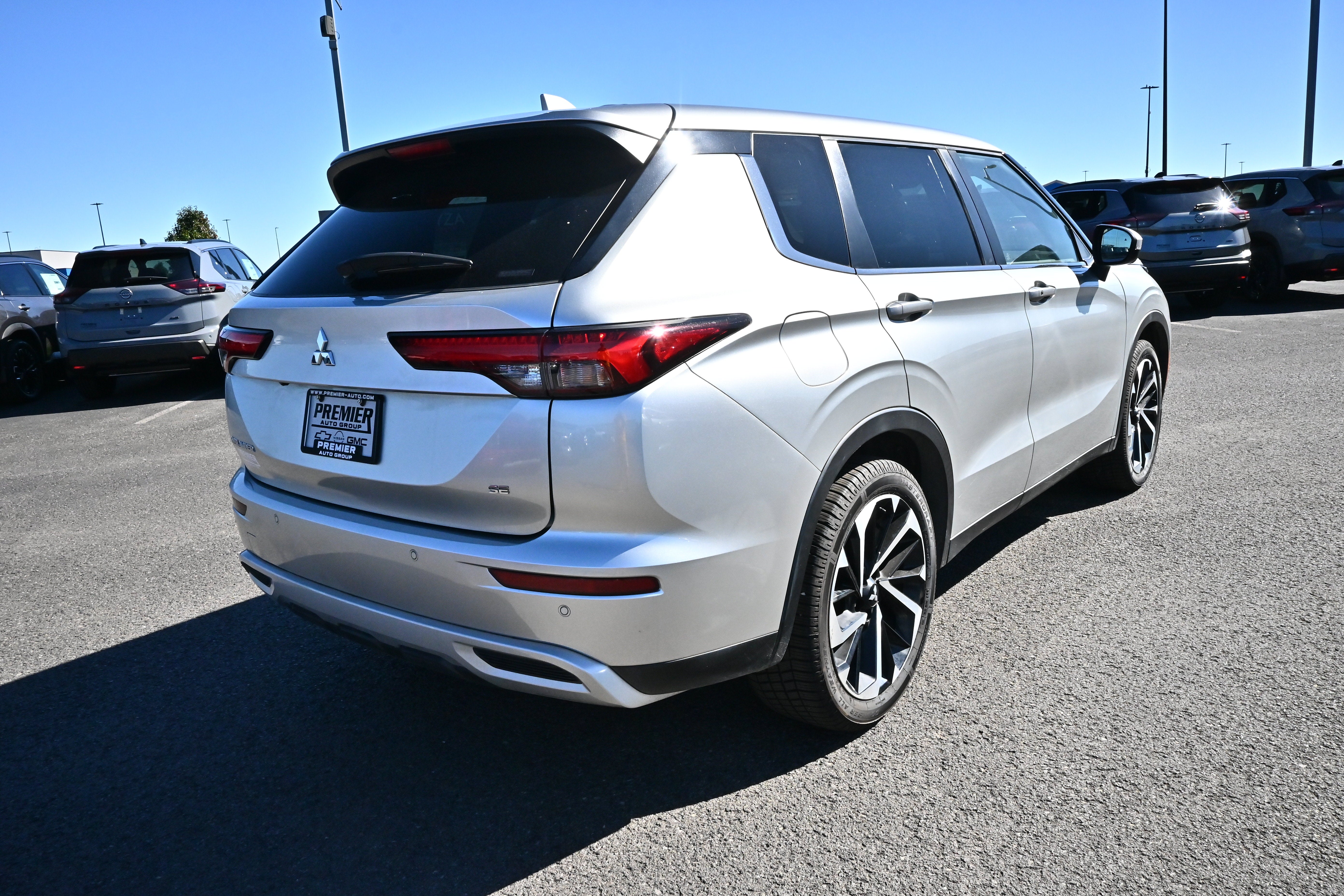 2023 Mitsubishi Outlander SE